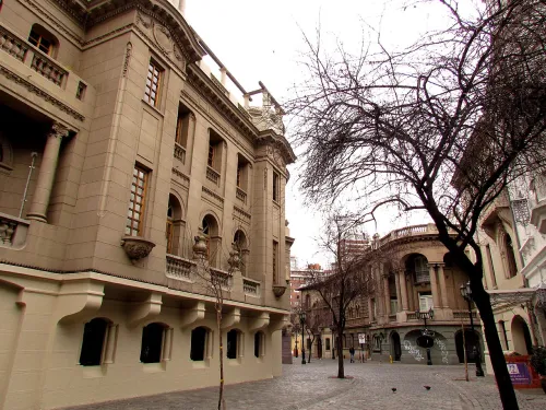 Barrio París-Londres in Santiago de Chile, stop 7 on the self-guided walking tour