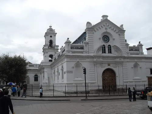 Catedral Vieja (El Sagrario) in Cuenca, Ecuador, stop 12 on the self-guided walking tour
