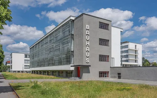 Bauhausgebäude Dessau, Station 1 auf dem selbstgeführten Stadtrundgang