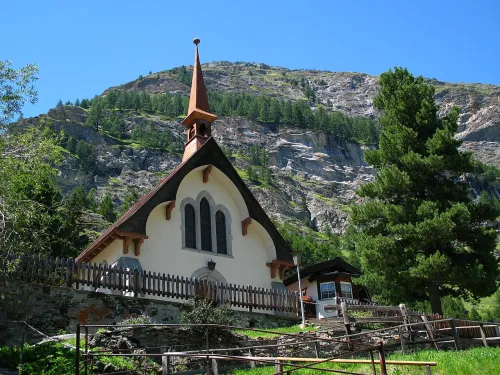 Englische Kirche St. Peter in Zermatt, Station 6 auf dem selbstgeführten Stadtrundgang
