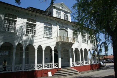 Onafhankelijkheidsplein (Independence Square) in Paramaribo, stop 9 on the self-guided walking tour