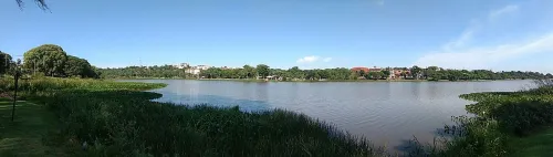 Lago de la República in Ciudad del Este, stop 5 on the self-guided walking tour