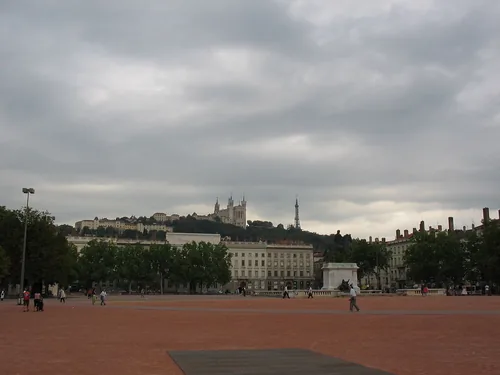 Place Bellecour in Lyon, Station 10 auf dem selbstgeführten Stadtrundgang