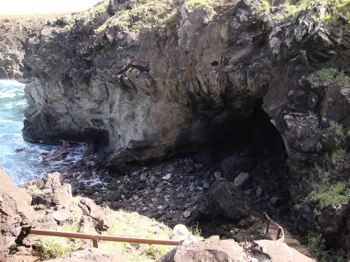 Ana Kai Tangata in Hanga Roa, stop 4 on the self-guided walking tour