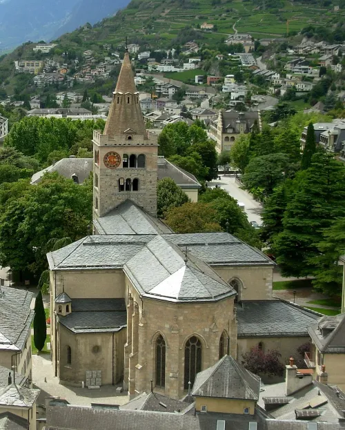 Kathedrale Notre-Dame de Sion in Sitten, Station 1 auf dem selbstgeführten Stadtrundgang