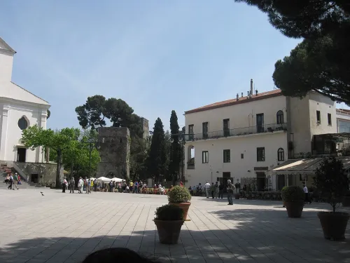 Piazza Duomo in Ravello, Station 1 auf dem selbstgeführten Stadtrundgang