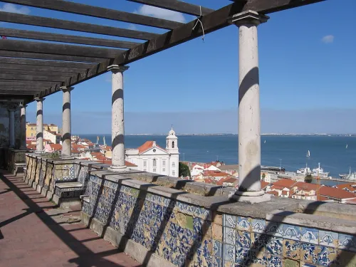 Miradouro de Santa Luzia in Lissabon, Station 10 auf dem selbstgeführten Stadtrundgang