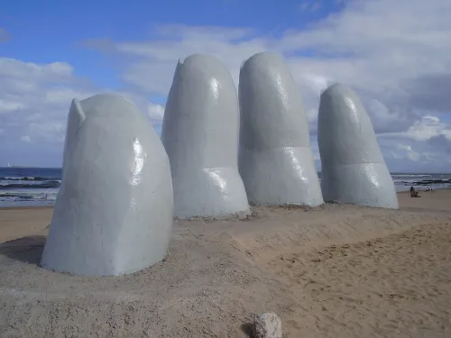La Mano in Punta del Este, Station 1 auf dem selbstgeführten Stadtrundgang