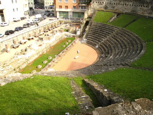 Römisches Theater Triest, Station 8 auf dem selbstgeführten Stadtrundgang